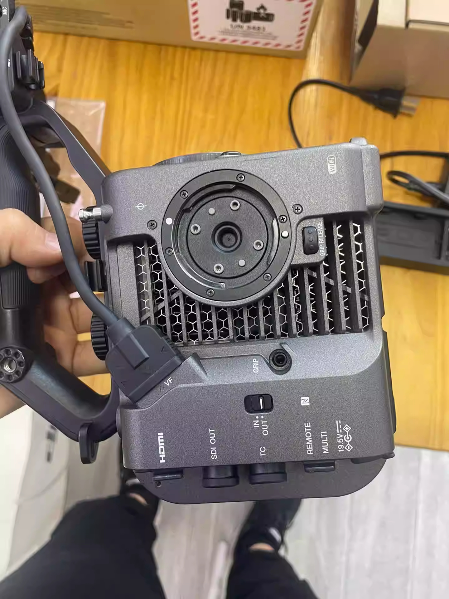 SONY ILME-FX6VK Full-Frame Cinema Camera (Body Only) - Image 4