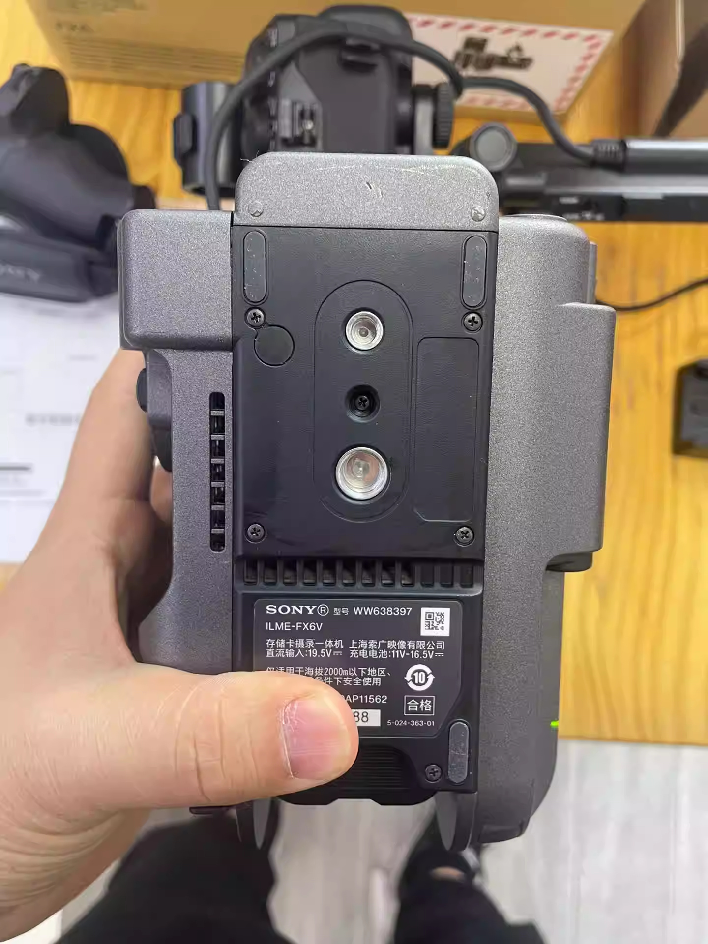 SONY ILME-FX6VK Full-Frame Cinema Camera (Body Only) - Image 5