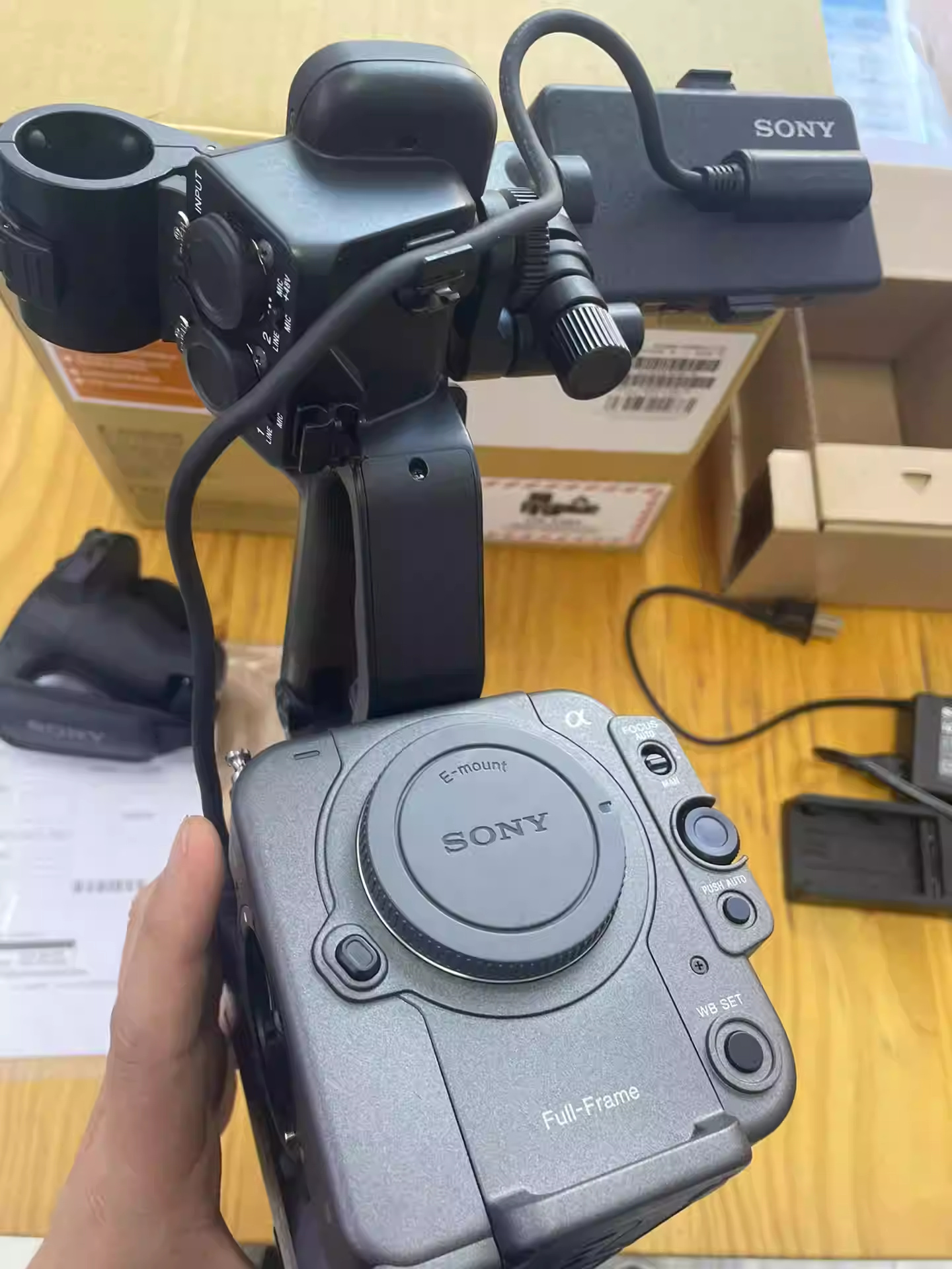 SONY ILME-FX6VK Full-Frame Cinema Camera (Body Only) - Image 8